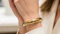 7 Model Gelang Emas Bangle Terbaru 2026, Mewah dan Memikat Hati
