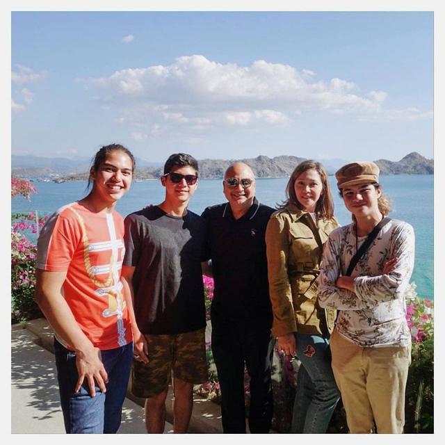 6 Potret Kebersamaan Irwan Musry dengan Ketiga Anak Maia Estianty, Penuh Kehangatan