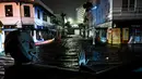 Pejabat setempat telah mengeluarkan peringatan keras untuk para warga, mengungsi atau menghadapi risiko berbahaya. (CHANDAN KHANNA/AFP)