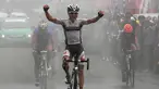 Ekspresi pebalap Bridgestone Anchor Cycling Team Jepang, Sho Hatsuyama sesaat setelah finis pertama di Etape 9 Tour de Singkarak 2015 dari Padang Panjang menuju Padang, Sumatra Barat, Minggu (4/10/2015). (Bola.com/Arief Bagus)
