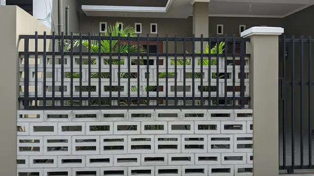 Ide Pagar Roster Modern yang Membuat Rumah Tampak Lebih Rapi/Gemini AI