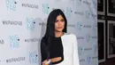 Namun sayangnya, Kylie Jenner belum menunjukan hasil akhir dari penggambaran tato di bagian bokongnya itu. (AFP/Bintang.com)