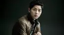 Song Joong Ki ingin bermain dalam berbagai karakter. "Aku ingin memainkan banyak karakter. Aku bermain di film Battleship Island karena aku ingin bermain dalam film yang settingnya periode kolonial Jepang," tuturnya. (Foto: Allkpop.com)