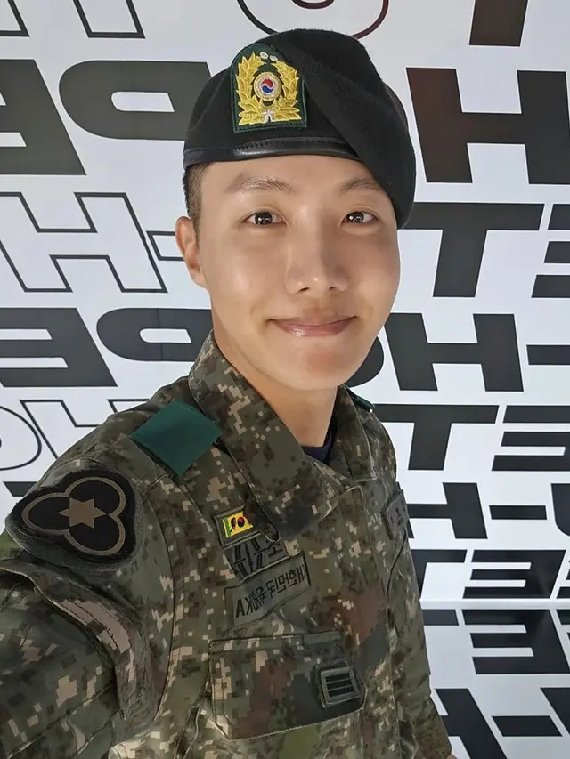 J-Hope memenangkan  kompetisi 'Strong Warrior, Army! Kontes Presentasi'. (Instagram.com/uarmyhope)