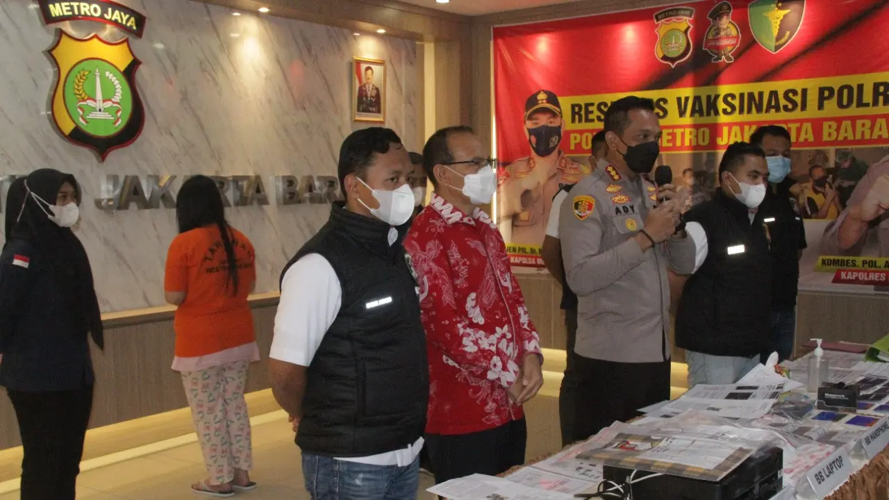 Polres Metro Jakarta Barat mengamankan terduga pelaku penipuan investasi bodong perusahaan bernama Lucky Star.