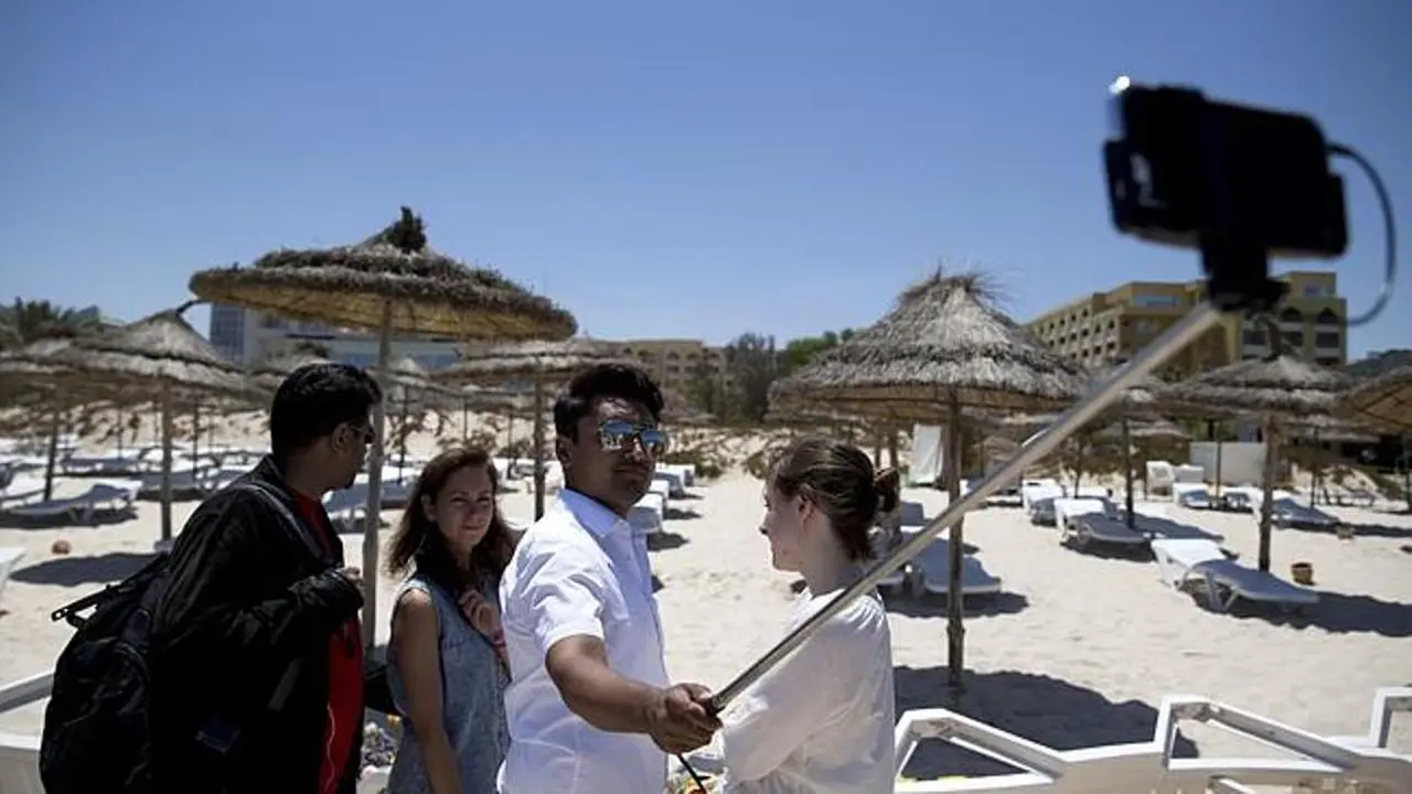 Selfie di Lokasi Pembantaian Tunisia, Pria Ini Dikecam Dunia