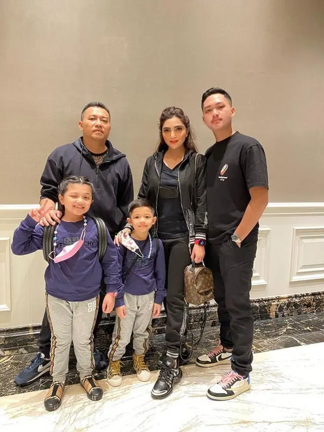 6 Momen Keluarga Atta dan Aurel Berangkat ke Turki, Thariq dan Fuji Curi Perhatian