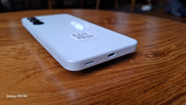 Desain sisi bawah Galaxy A35 5G