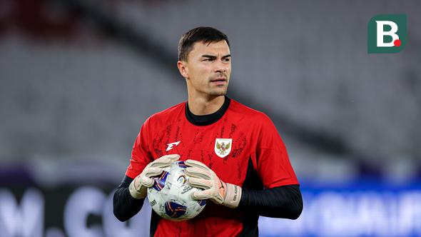 <p>Kiper Timnas Indonesia, Emil Audero saat latihan resmi menjelang laga putaran ketiga Grup C Kualifikasi Piala Dunia 2026 di Stadion Utama Gelora Bung Karno (SUGBK), Senayan, Jakarta, Senin (24/03/2025). (Bola.com/Bagaskara Lazuardi)</p>