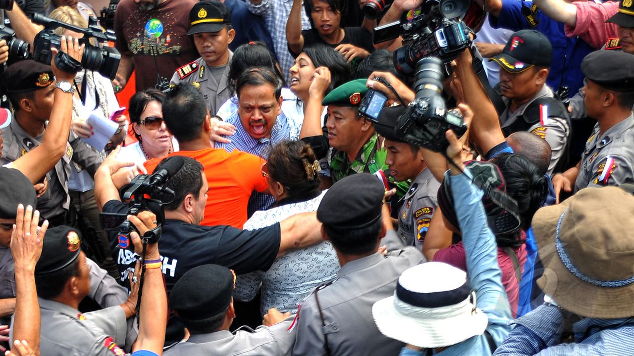 Isak Tangis Warnai Kunjungan Terakhir Keluarga dengan Terpidana Mati