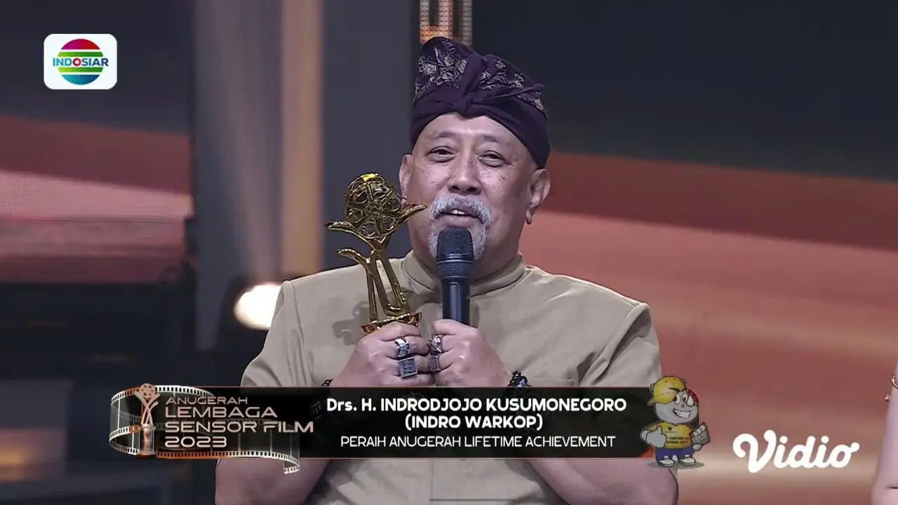 Indro Warkop memenangkan kategori Lifetime Achievement Anugerah LSF