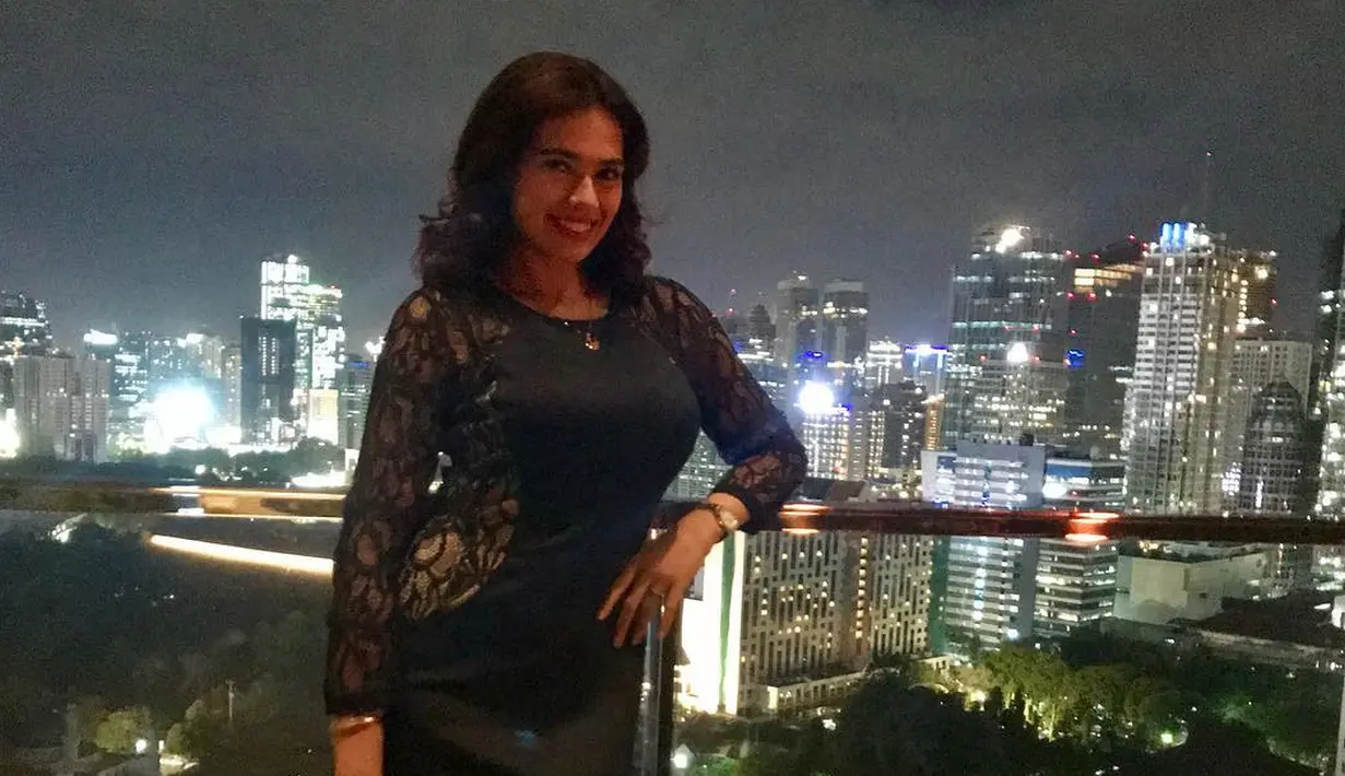 Lama tidak muncul di layar kaca televisi, Cathrine Wilson semakin cantk dan memesona. Bisa dibilang penampilannya juga semakin kece. (foto: instagram.com/cathrinewilson)