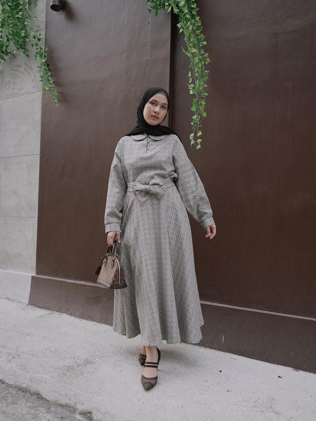 6 Gaya OOTD Ala Hijabers Dwi Handayani Ini Bisa Jadi Inspirasi Lebaran