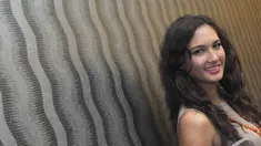 Nadine Chandrawinata tampil cantik saat ditemui di kawasan Cikini, Jakarta, Sabtu (15/11/2014) (Liputan6.com/Herman Zakharia)