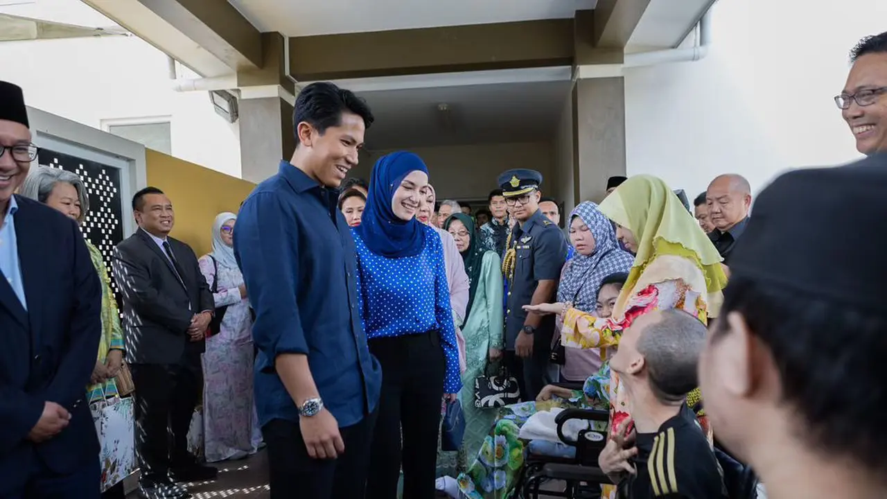 Gaya Kompak Serasi Pangeran Mateen dan Anisha Rosnah Kunjungan ke SLB, Pakai Outfit Serba Biru dengan Harga Ratusan Juta