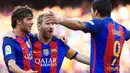 Pemain Barcelona merayakan gol ke gawang Real Betis dalam laga La Liga di Stadion Camp Nou, Minggu (21/8/2016) dini hari WIB. (AFP/Pau Barrena) 