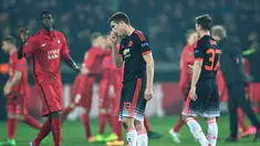Ekspresi kekecewaan pemain Manchester United setelah kalah dari Midtjylland pada pertandingan leg pertama 32 besar Liga Europa di Stadion MCH Arena, Hernin, Denmark, Jumat (19/2/2016) dini hari WIB. (AFP/Scanpix Denmark/Henning Bagger/Denmark OUT)
