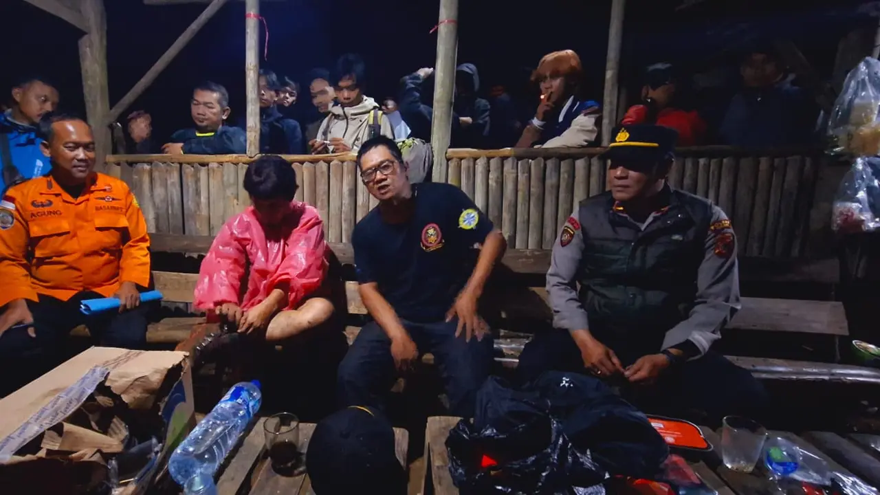 Pendaki yang Jatuh ke Lembah Gunung Burangrang Ditemukan Setelah 8 Jam Pencarian