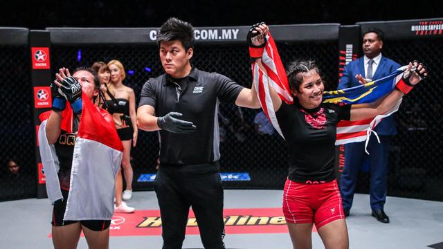 Jihin “Shadow Cat” Radzuan (kanan) saat mengalahkan Priscilla Lumban Gaol, Juli lalu. (ONE Championhsip)