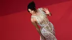 Longoria yang merupakan keturunan latin tampil dengan pakaian seksi lainnya di Festival Film Cannes 2023 di hari itu. (CHRISTOPHE SIMON / AFP)