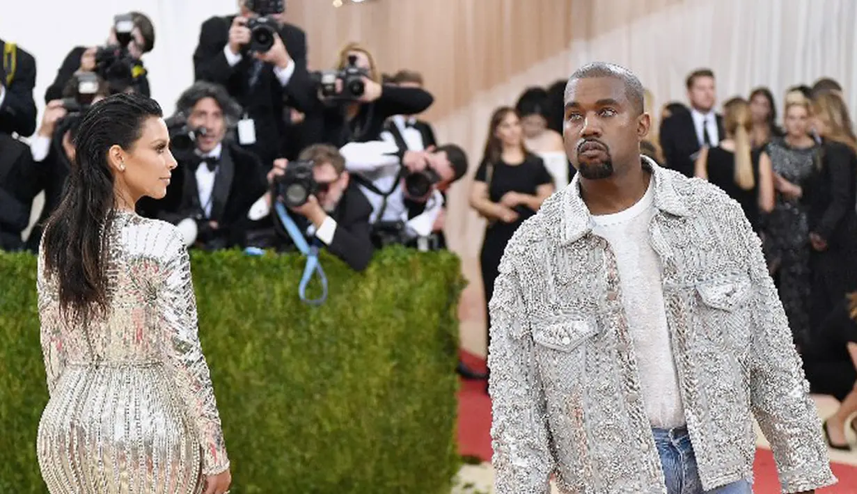 Kim Kardashian dan Kanye West kembali disiarkan soal hubungan rumah tangganya. Sempat dikabarkan bercerai beberapa waktu lalu, kali ini tersebar rumor Kim bertengkar kembali dengan Kanye. (AFP/Bintang.com)