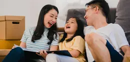 Ilustrasi gaya parenting ibu ayah anak bahatia / Freepik by tirachardz