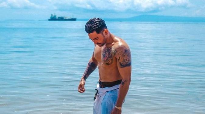 Ivan Gunawan Dan 6 Artis Pria Tanah Air Yang Tatonya Mencuri Perhatian Showbiz Liputan6 Com