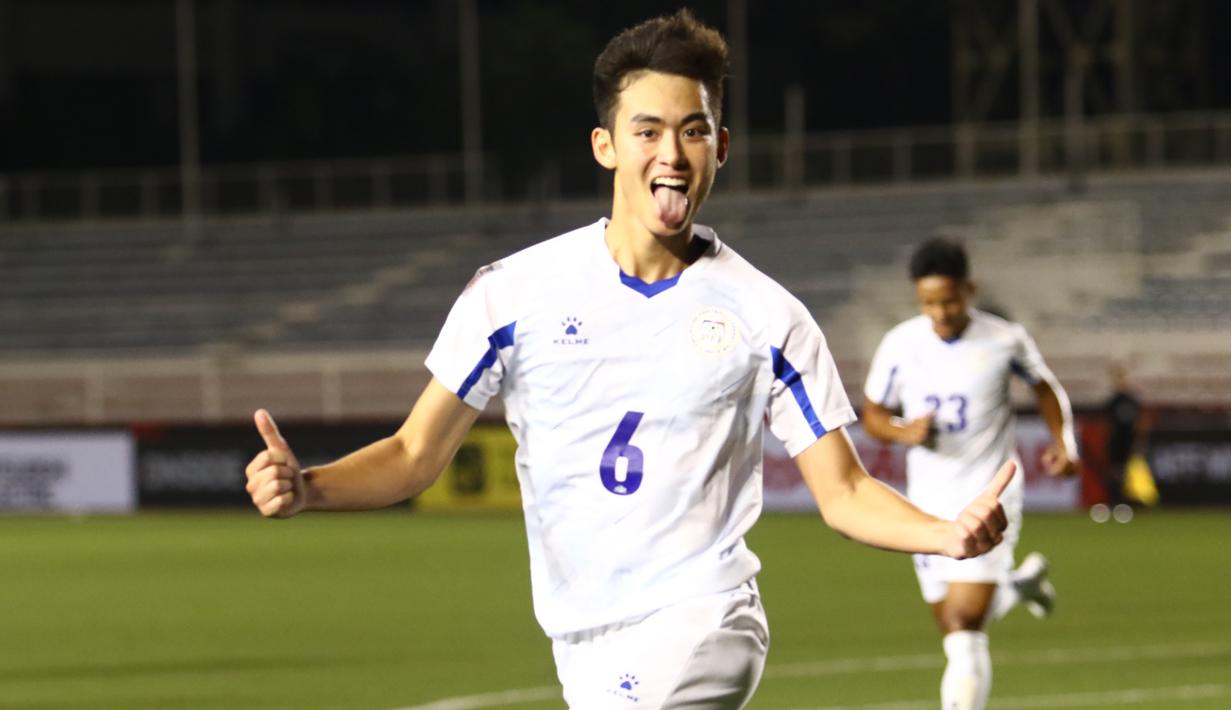 Sandro Miguel Reyes. Gelandang serang berusia 19 tahun yang sejak Januari 2022 bermain bersama Kaya FC Iloilo ini mempunyai kelebihan dalam hal kreativitas dalam membangun serangan serta mempunyai akurasi tendangan yang tinggi. Bersama Timnas Filipina ia total telah tampil dalam 8 laga dengan torehan 1 gol sejak melakukan debut pada 18 Desember 2021. (affmitsubishielectriccup.com)