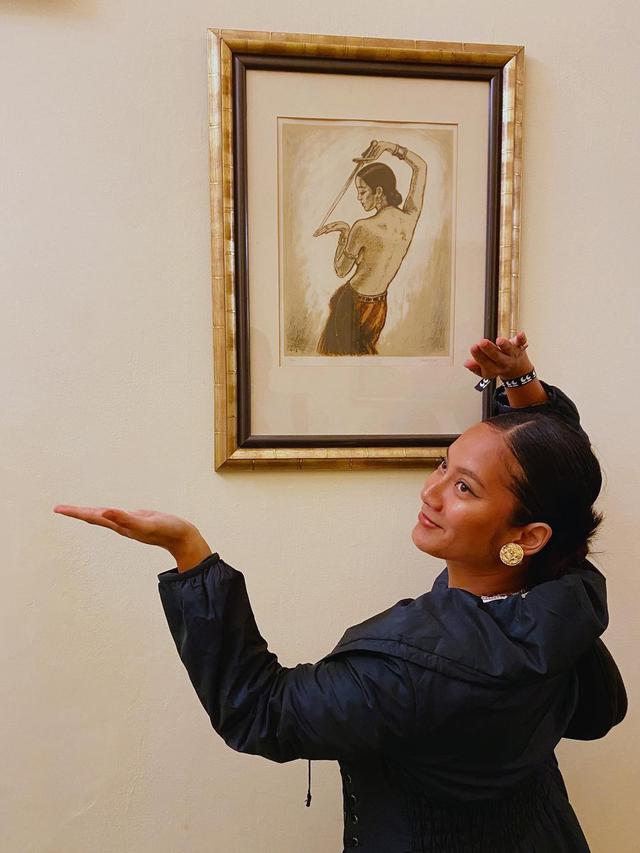 7 Potret Keseruan Tara Basro Pulang Kampung ke Praha, Kunjungi Rumah Mertua