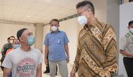 Menteri Kesehatan RI Budi Gunadi Sadikin mengunjungi pelaksanaan vaksinasi COVID-19 di Bandara Ir. H. Juanda, Surabaya, pada Kamis, 7 Juli 2022. (Dok Kementerian Kesehatan RI)