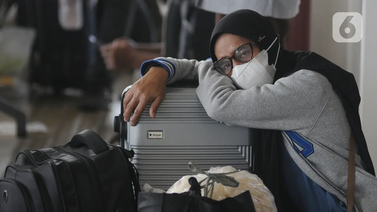 Terminal Pulogebang Jakarta Dipadati Pemudik