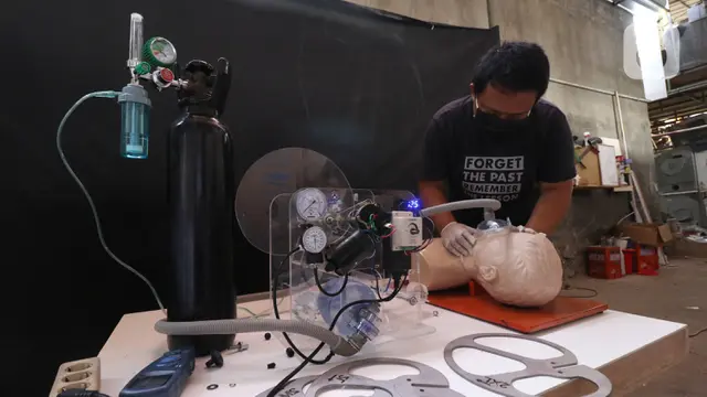 FOTO: Pria Ini Buat Ventilator untuk Pasien COVID-19