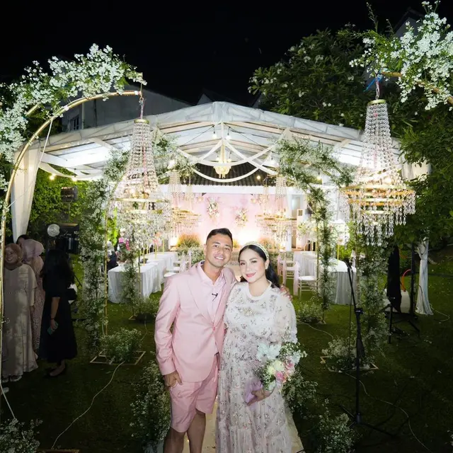 Gaya Kompak Serba Pink Raffi Ahmad dan Nagita Slavina Rayakan Anniversary Pernikahan ke-8 Tahun