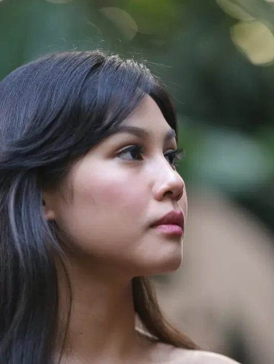 "Jadi model ilustrasi itu dua tahun lalu dan belum dikasih tahu fixnya aku jadi Milea di film. Aku nggak mau kepedean dong awalnya. Tapi kemudian akhirnya benar Milea dipercayakan kepadaku," jelasnya. (Adrian Putra/Bintang.com)