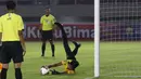 Penampilan Hilman Syah masih sangat memukau selama babak tos-tosan. Dari delapan penendang Persija, empat di antaranya tidak berbuah gol. Menariknya, empat tendangan gagal itu selalu berhasil diamankan oleh Hilman, tiga ditepis dan sekali ditangkap dengan tangan kiri. (Foto: Bola.com/Ikhwan Yanuar)