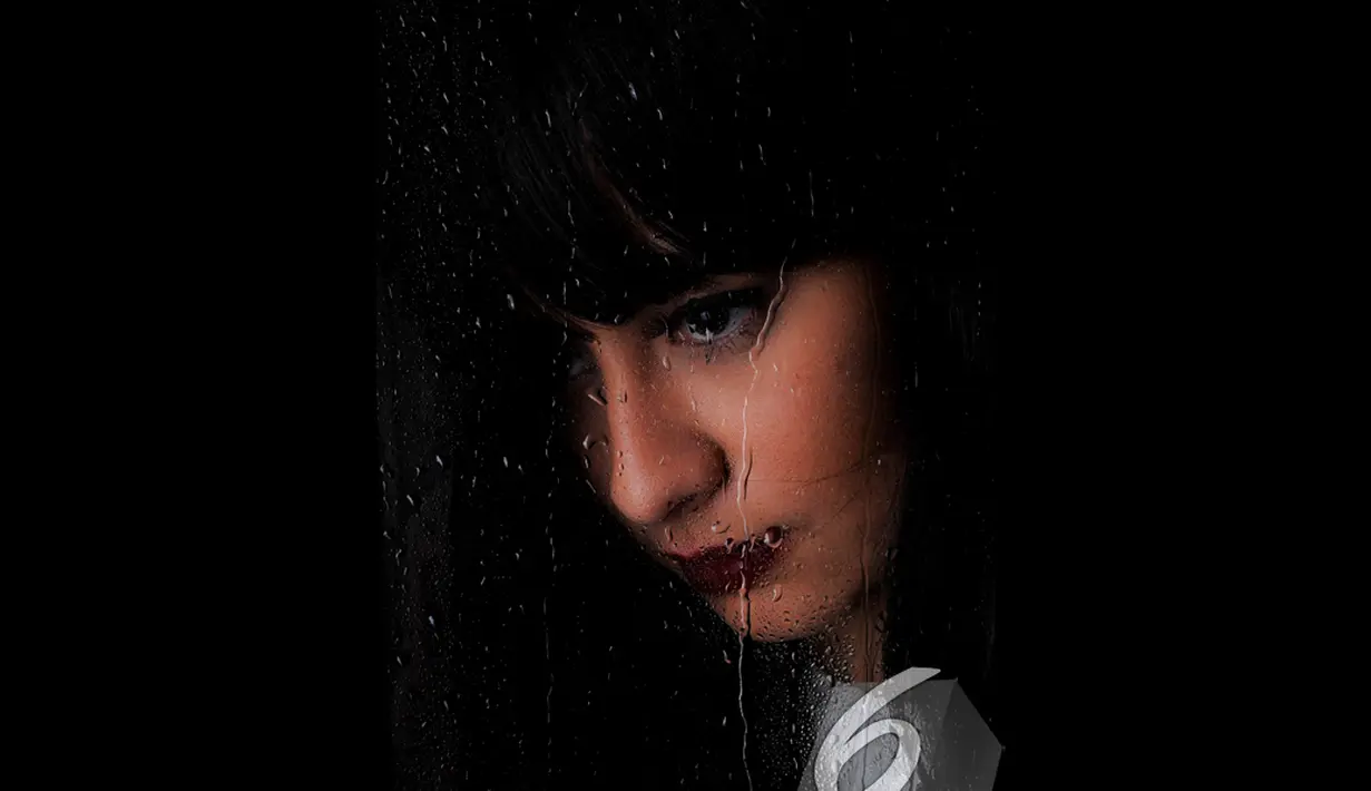 Vicky Monica saat sesi pemotretan eksklusif di Liputan6.com. Foto diambil pada Senin (1/12/2014). (Liputan6.com/Faisal R Syam)
