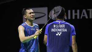 Ganda putra Indonesia, Fajar Alfian/Muhammad Fikri saat melawan Leo Carnando/Bagas Maulana dalam babak 16 besar Indonesia Masters 2026 di Istora Senayan, Jakarta, Kamis (22/1/2026). (Bola.com/M Iqbal Ichsan)
