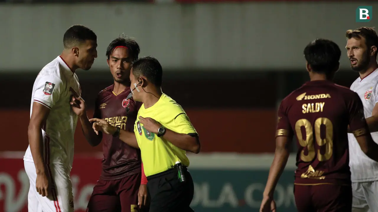 FOTO: Laga Adu Bacot di Awal Pertandingan PSM Makassar saat Melawan Persija Jakarta