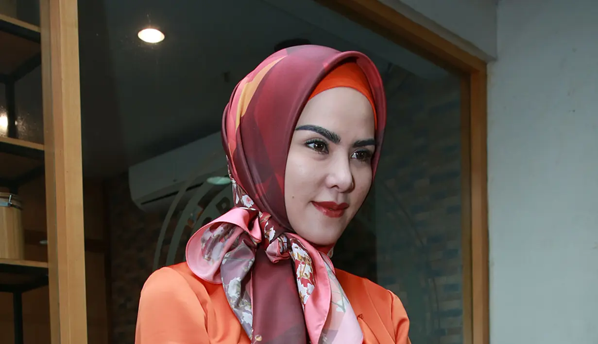 Setelah lima tahun vakum dari dunia akting, Angel Lelga kini menerima tawaran stripping. Baginya, akting bikin kangen. (Deki Prayoga/Bintang.com)