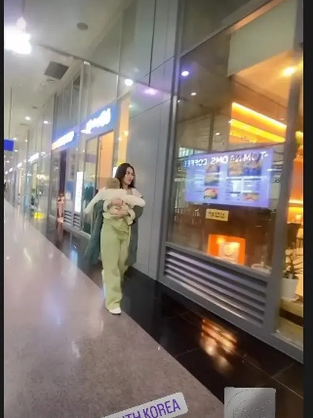 Ayu Ting Ting liburan ke Korea bareng Bilqis (FOTO: instagram ayutingting92)