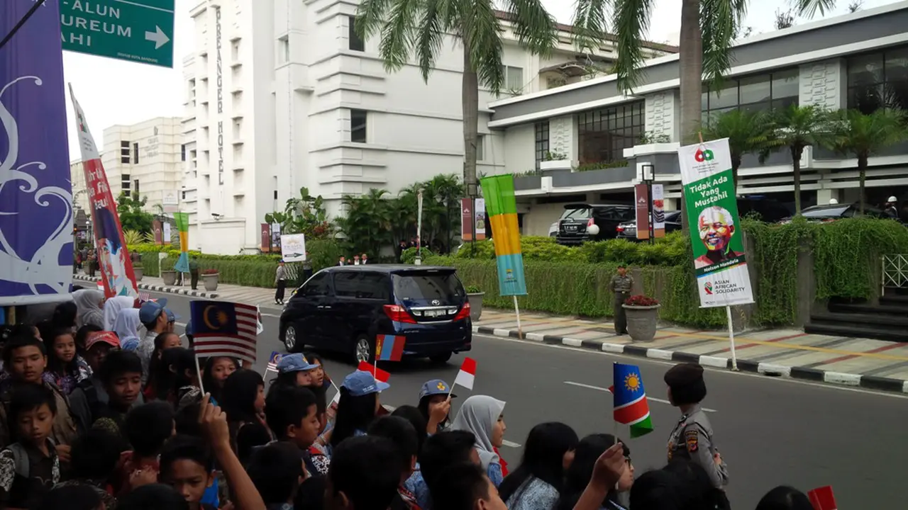 'Halo-Halo Bandung' Sambut Kedatangan Delegasi KAA di Bandung