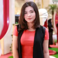 "Sekarang udah ada facetime segala macam jadi nggak masalah," singkat Shaloom saat ditemui di kawasan Gandaria, Jakarta Selatan, Rabu (12/4/2017). (Adrian Putra/Bintang.com)