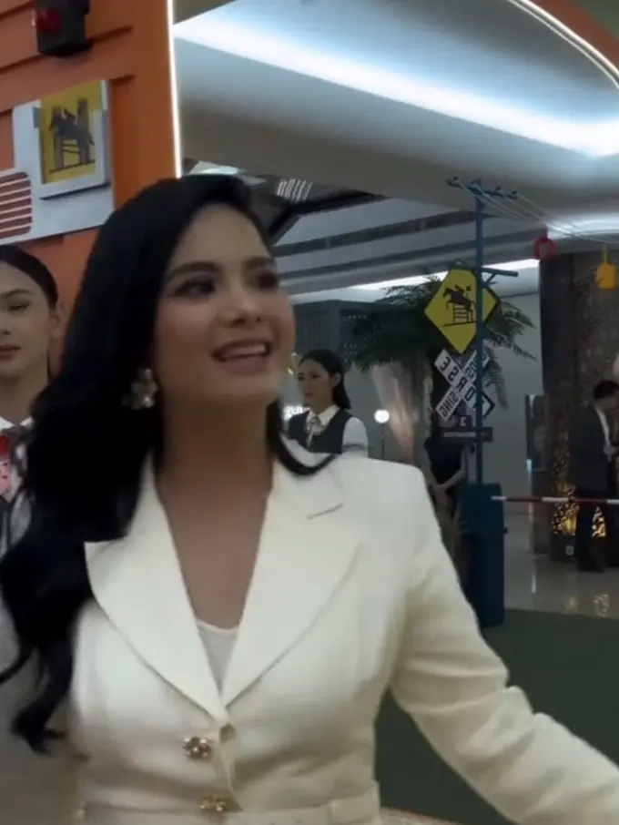 Annisa Pohan dan Aliya Rajasa Hadir di Opening Store Hermes