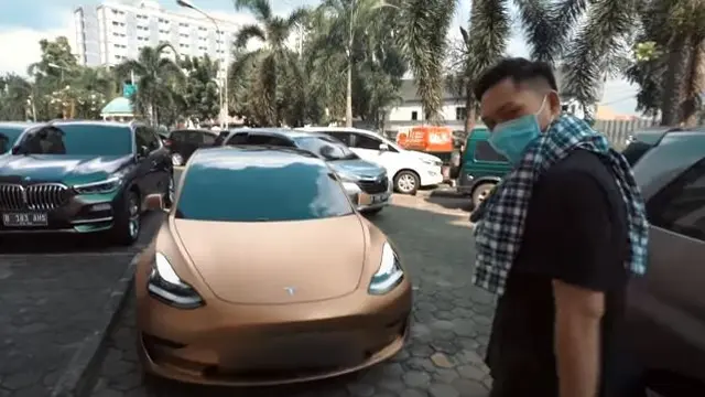 Demi Obati Kesedihan Azriel Hermansyah, Ini 6 Momen Ashanty Beli Mobil Listrik Mewah
