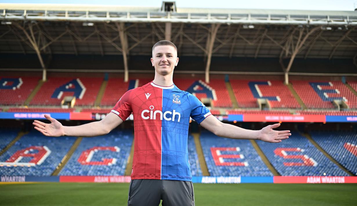 Gelandang Inggris yang masih berusia 19 tahun, Adam Wharton menjadi pemain termahal pada pekan terakhir bursa transfer pemain musim dingin 2023/2024. Nottingham Forest mendapatkan sang pemain dari Blackburn Rovers pada 1 Februari 2024 dengan nilai transfer mencapai 21,1 juta euro atau setara Rp358 miliar dengan durasi kontrak selama 5,5 tahun hingga 30 Juni 2029. (cpfc.co.uk)
