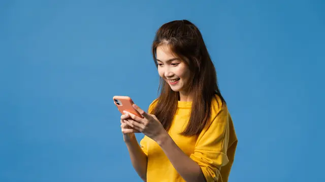 Ilustrasi melakukan media sosial