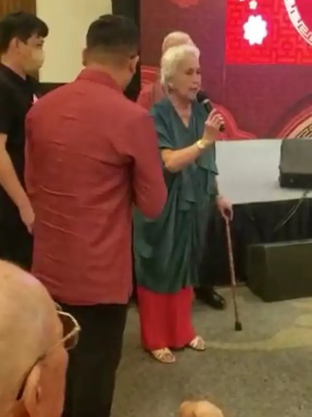 Henny Purwonegoro masih eksis menyanyi di usia 75 tahun (ist)
