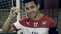 Alexis Sanchez Juggling (Arsenal.com)