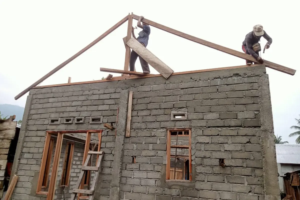 Kementerian PUPR menyalurkan Program Bantuan Stimulan Perumahan Swadaya (BSPS) atau Bedah Rumah untuk 3.070 rumah tidak layak huni di Sulawesi Tengah. (Dok Kementerian PUPR)