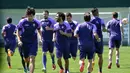 Para punggawa Fiorentina tengah melakukan latihan terakhir jelang pertandingan melawan Dynamo Kiev pada leg ke-2 perempatfinal European League, Kamis (23/4/2015). (AFP)